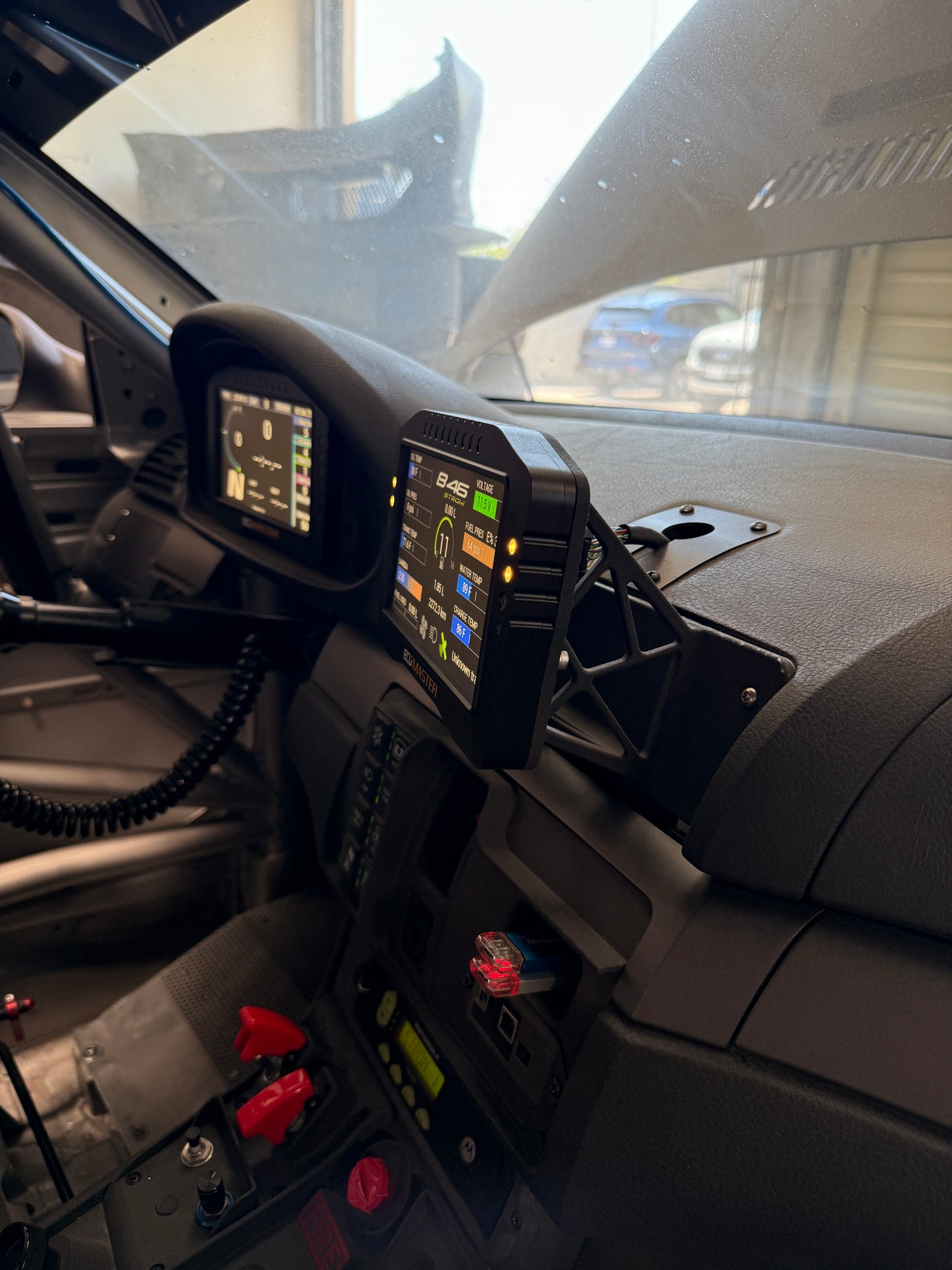 99.00027 ADU7 Dash Mount for E46 Center Vent Location