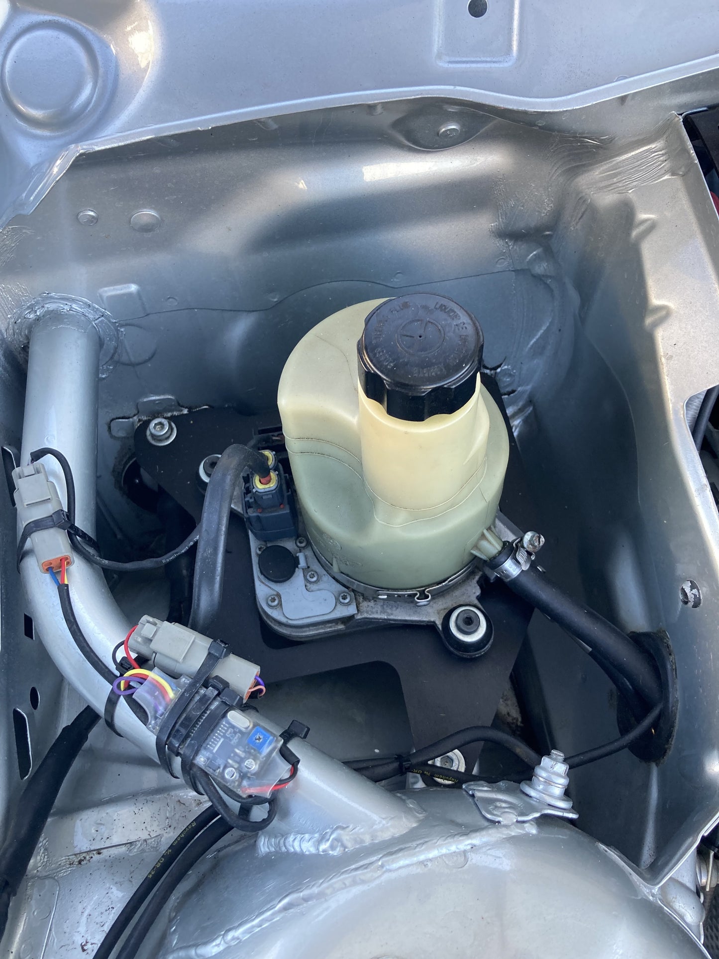 E46 Volvo Power Steering Lines and Mount Kit