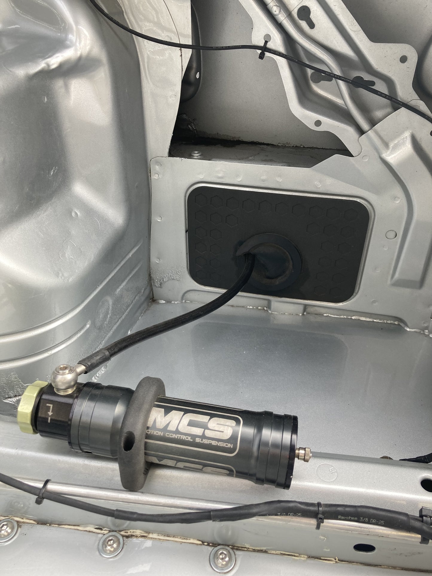 STROM E46 Trunk Vent Cover with Shock Line Passthrough (set of 2)