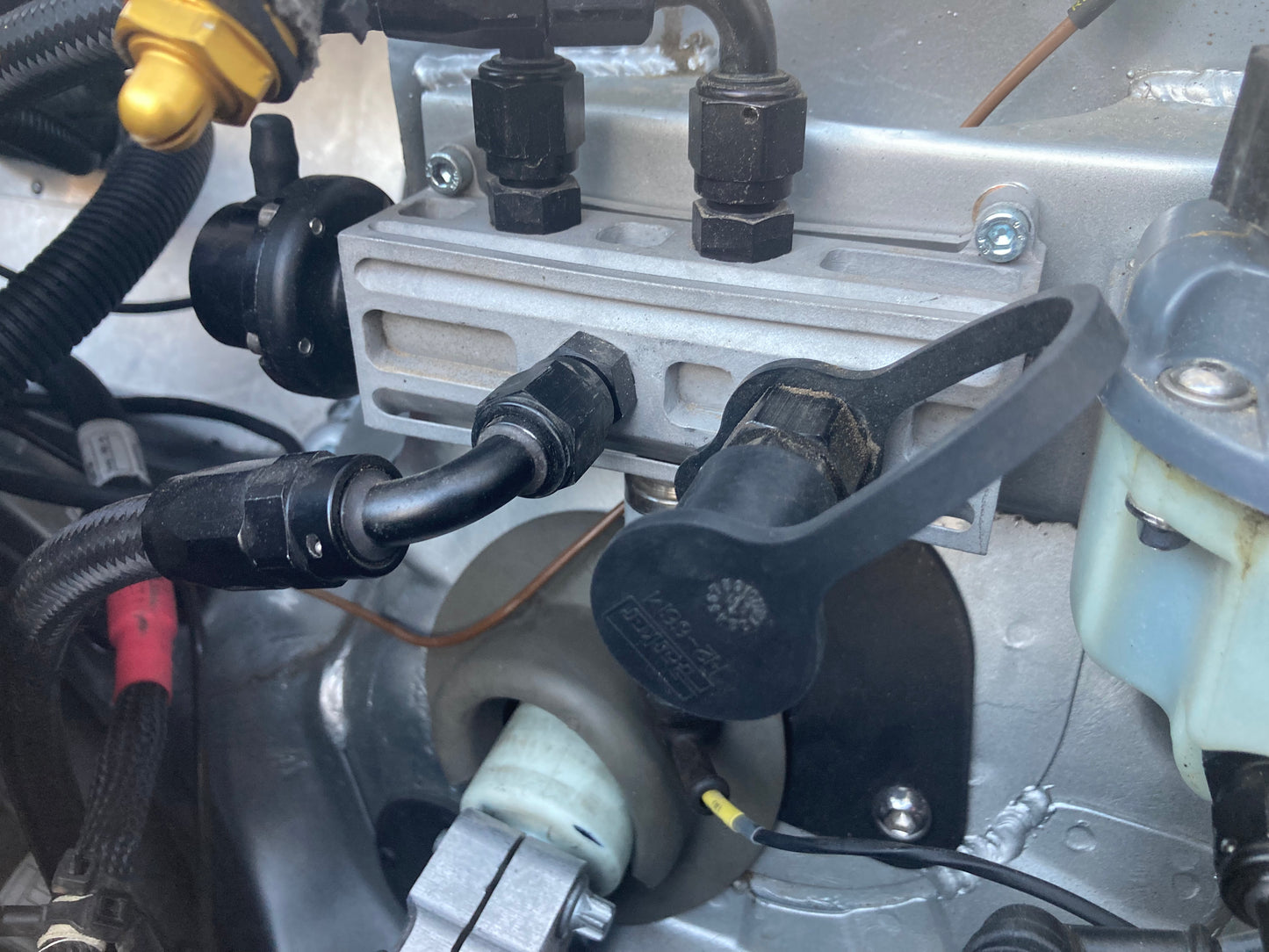 STROM B48 Fuel Distribution Block with all fittings