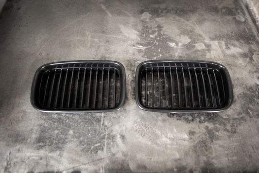 E36 (92-95) Matte Black Kidney Grille Set - 51138122237, 51138122238