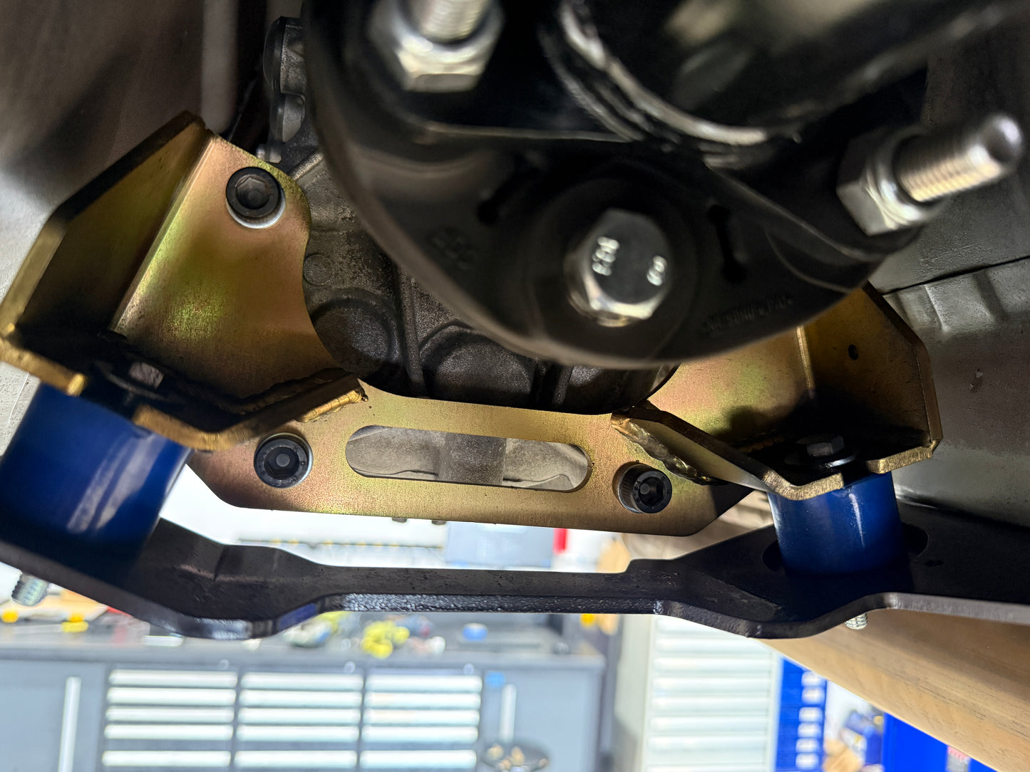 E36 - B48 GS6-37 or GS6-53 Transmission Lower Mount