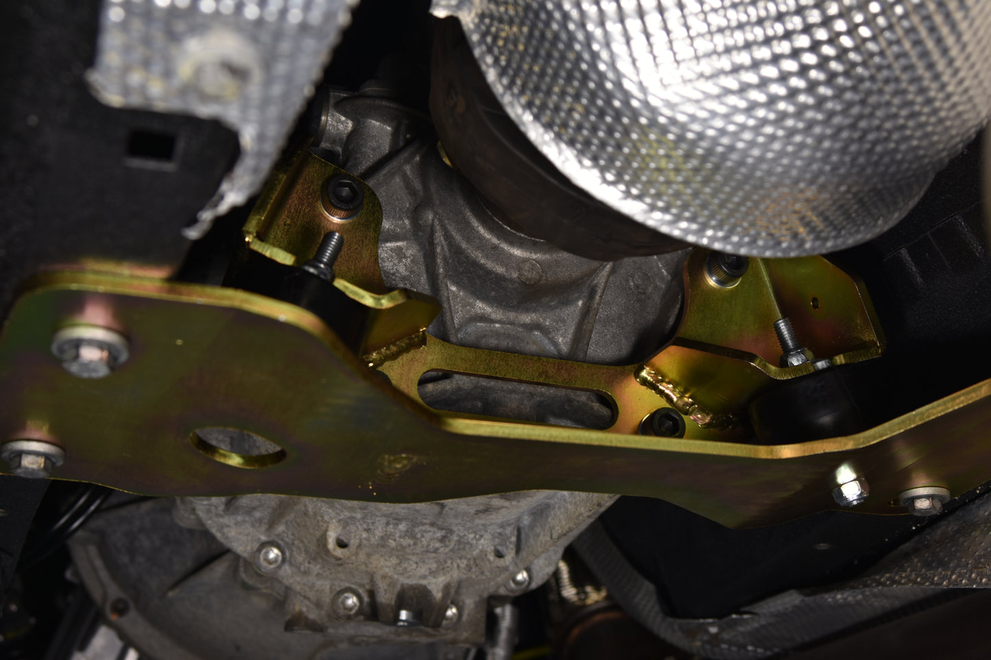 E46 non-M 6-Speed  Steel Upper Transmission Mount