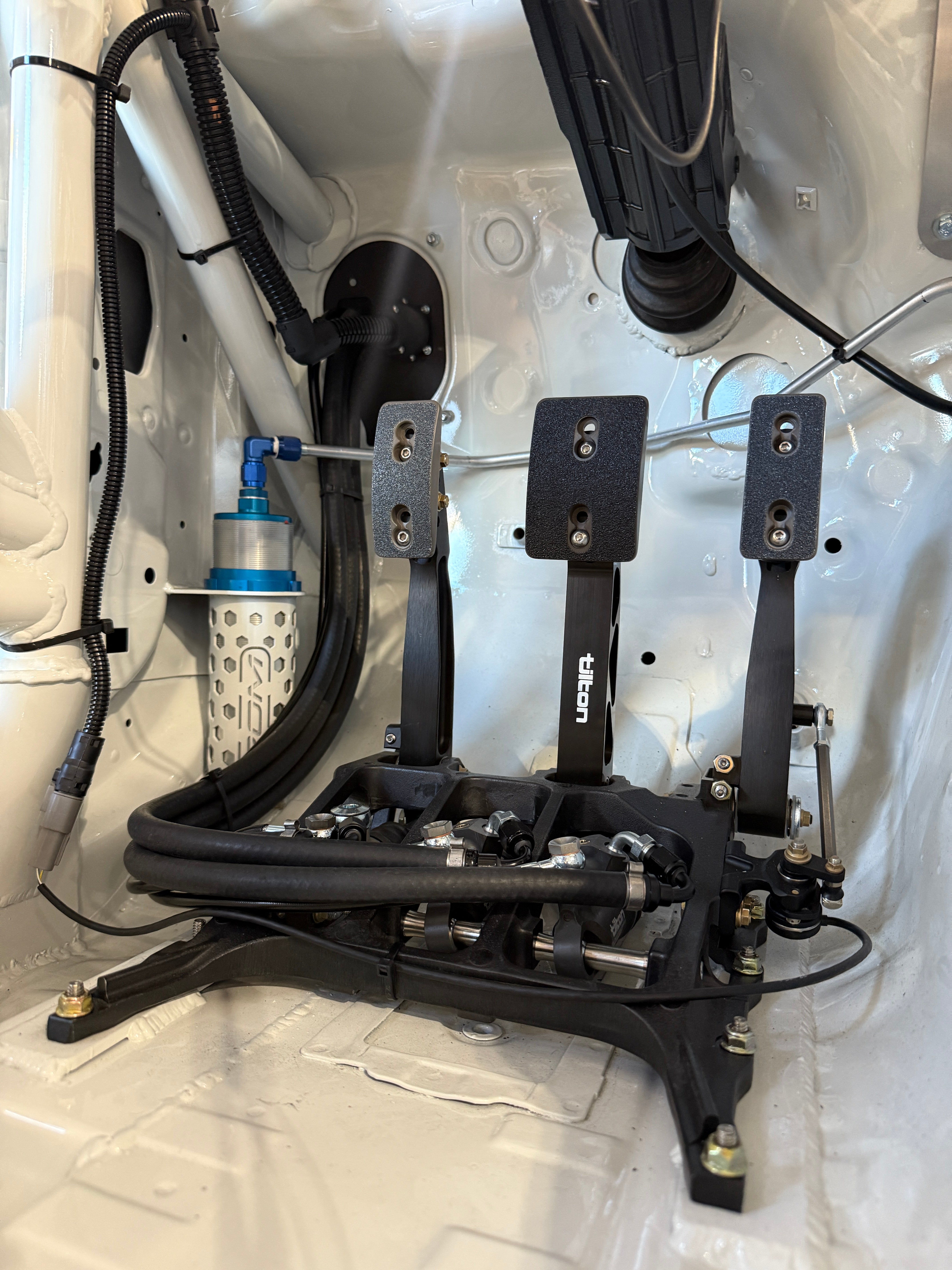 E46 - Tilton 850-Series Pedal Assembly Floor Mount Kit – Strom