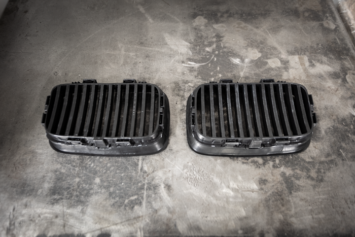 E36 (92-95) Matte Black Kidney Grille Set - 51138122237, 51138122238